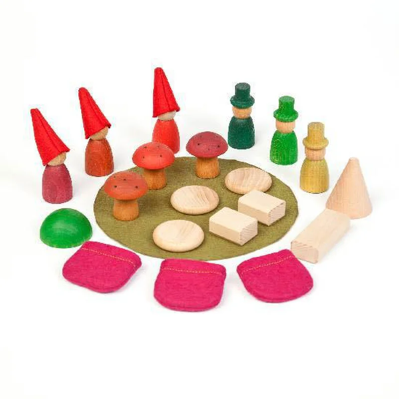 Hand - Turned Wooden Spinning Top with a Colorful Design for Classic AmusementGrapat coloured nins of the forest