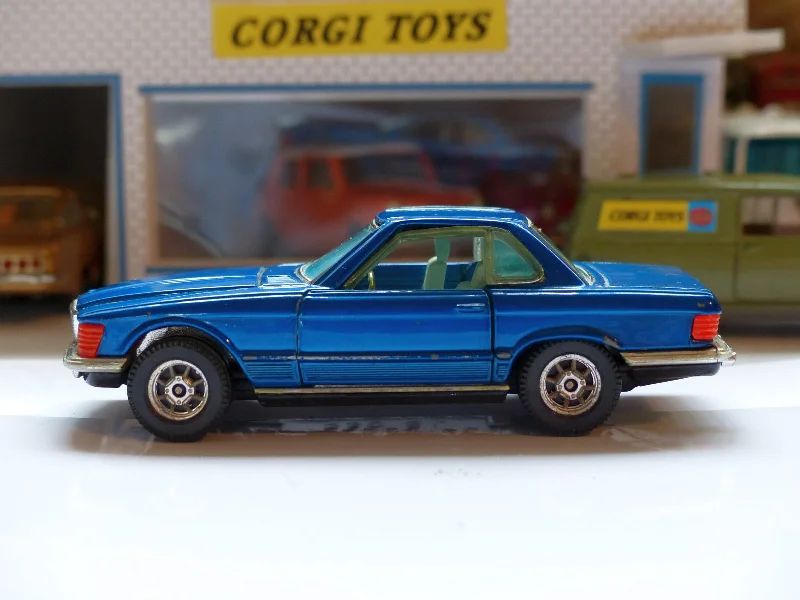 Radio - Controlled Drift Car with Adjustable Suspension and High - Grip Tires393 Mercedes-Benz 350SL in metallic blue with green interior