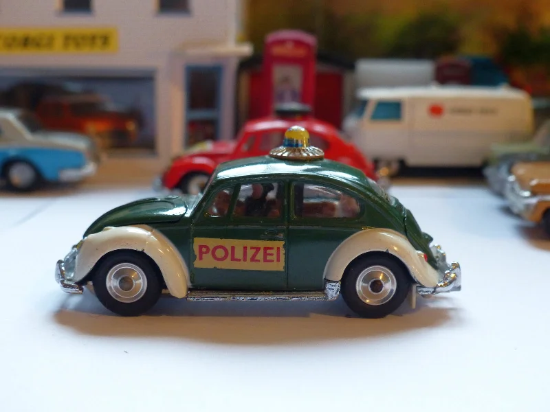 Battery - Operated Toddler Ride - On Electric Car in Pink with Music and Lights492 VW 1200 European Police Car (1)