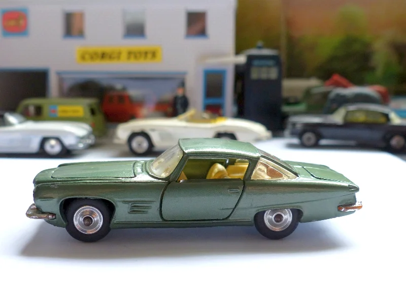 1:18 Scale Die - Cast Model of a 1969 Chevrolet Camaro SS with Opening Doors and Hood241 Ghia L6.4 sage green (3)