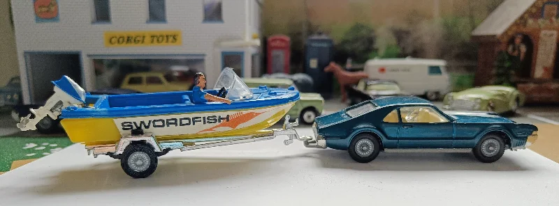 Remote - Controlled Boat with a High - Performance Motor for Water RacingGift Set 36 Oldsmobile Toronado and Glastron Speedboat